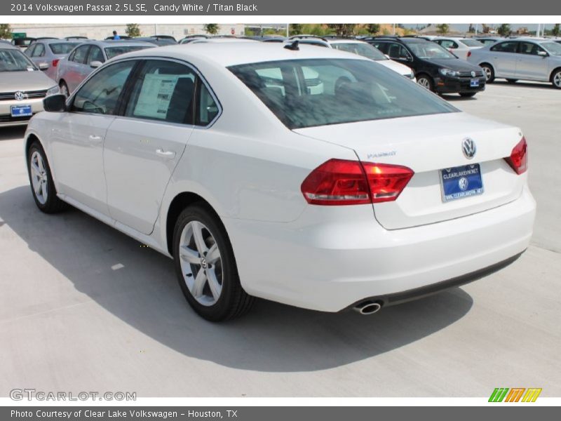 Candy White / Titan Black 2014 Volkswagen Passat 2.5L SE