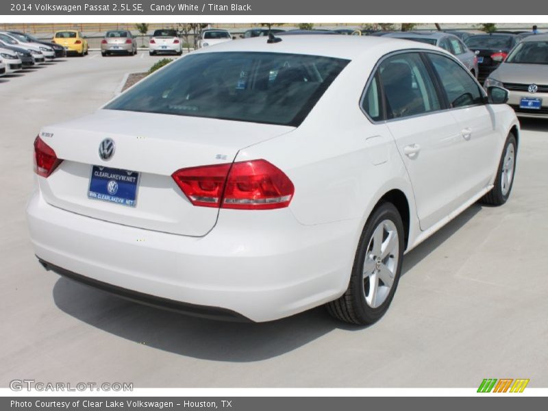Candy White / Titan Black 2014 Volkswagen Passat 2.5L SE
