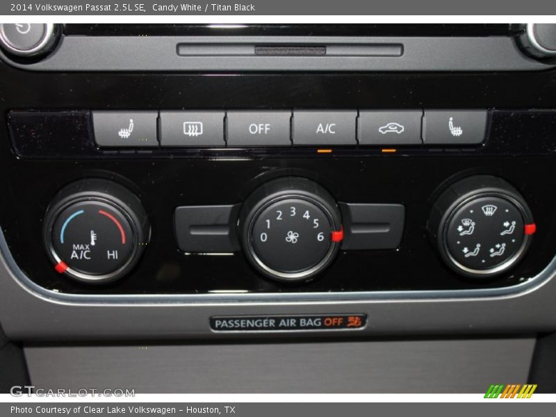 Candy White / Titan Black 2014 Volkswagen Passat 2.5L SE