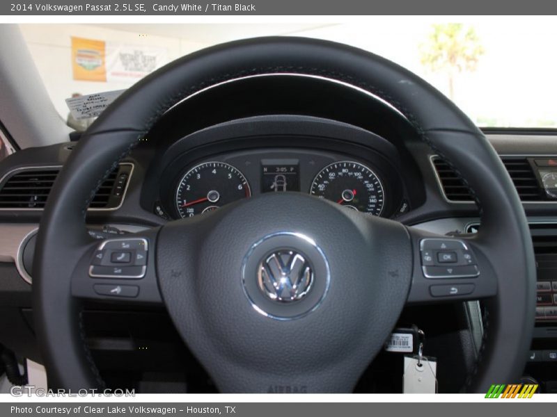 Candy White / Titan Black 2014 Volkswagen Passat 2.5L SE