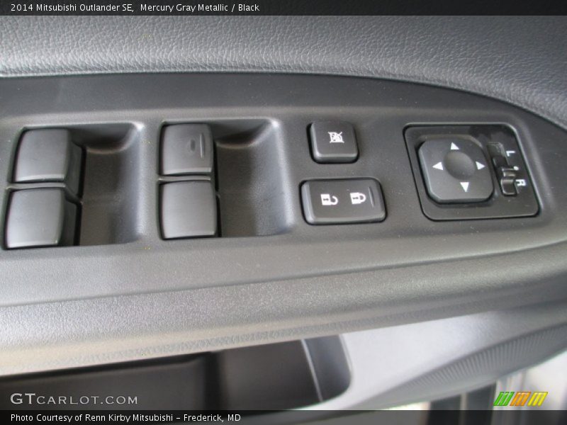 Mercury Gray Metallic / Black 2014 Mitsubishi Outlander SE