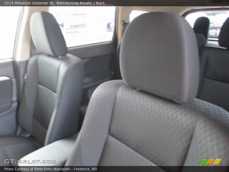 Mercury Gray Metallic / Black 2014 Mitsubishi Outlander SE