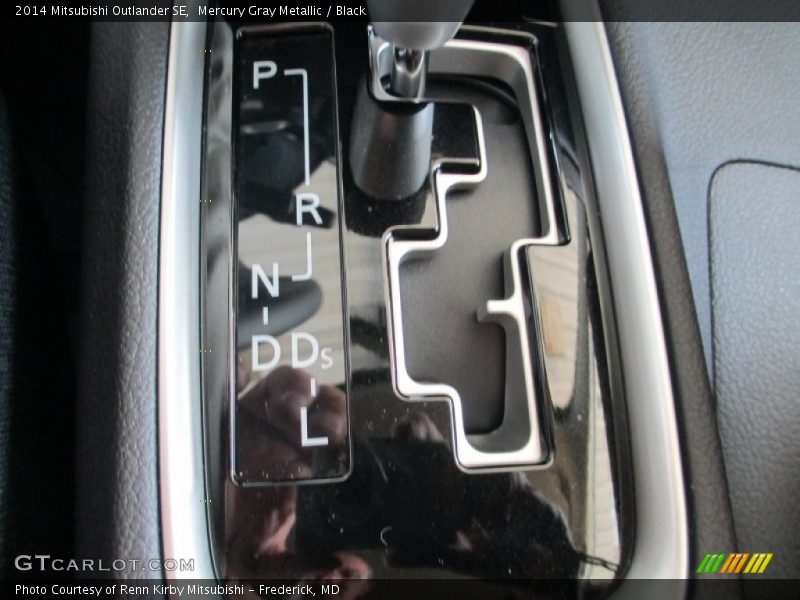 Mercury Gray Metallic / Black 2014 Mitsubishi Outlander SE