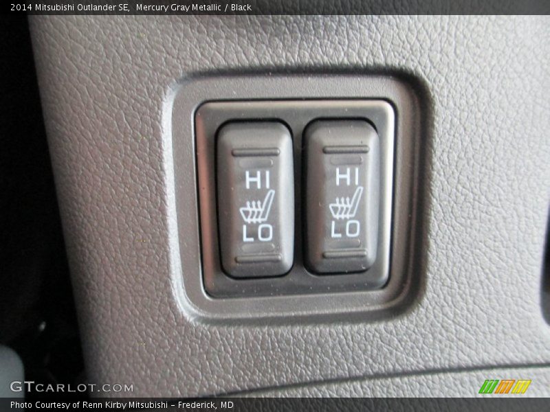 Mercury Gray Metallic / Black 2014 Mitsubishi Outlander SE