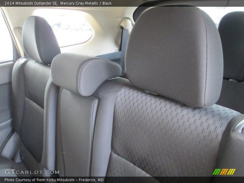 Mercury Gray Metallic / Black 2014 Mitsubishi Outlander SE