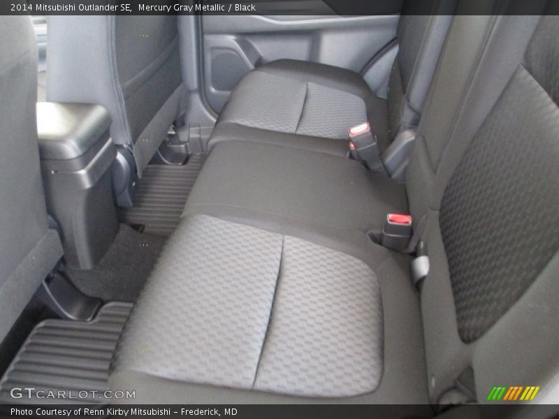 Mercury Gray Metallic / Black 2014 Mitsubishi Outlander SE