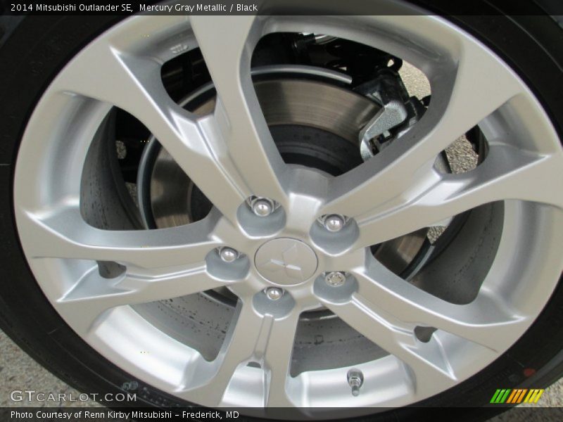 Mercury Gray Metallic / Black 2014 Mitsubishi Outlander SE