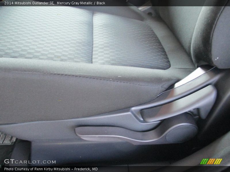 Mercury Gray Metallic / Black 2014 Mitsubishi Outlander SE