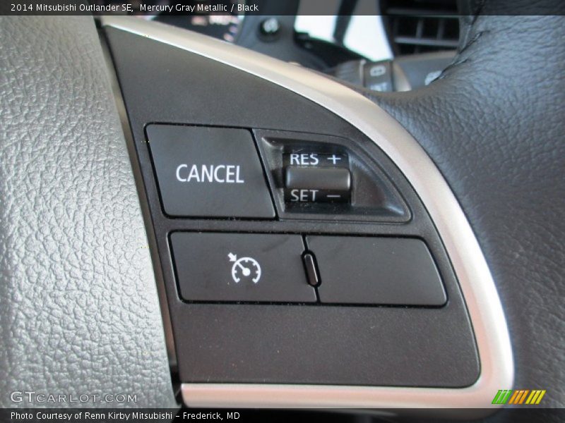 Mercury Gray Metallic / Black 2014 Mitsubishi Outlander SE