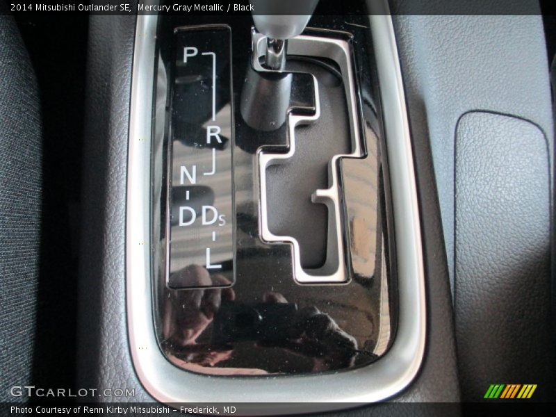 Mercury Gray Metallic / Black 2014 Mitsubishi Outlander SE