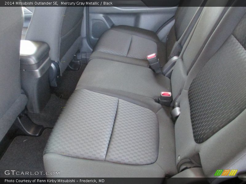 Mercury Gray Metallic / Black 2014 Mitsubishi Outlander SE