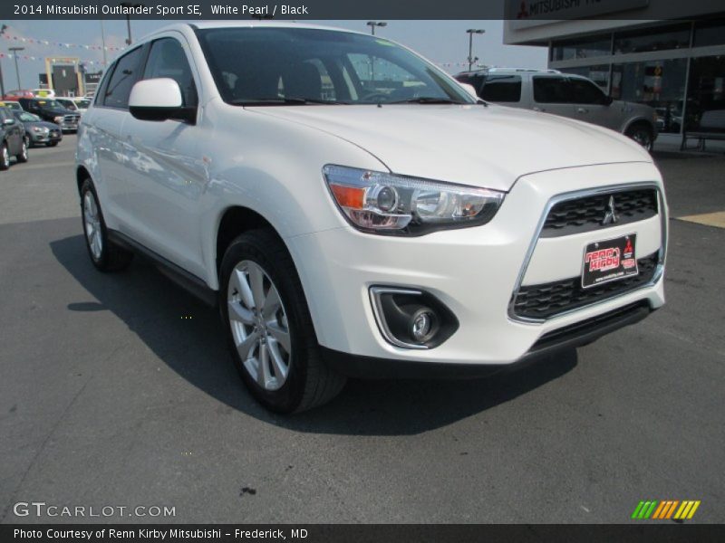 White Pearl / Black 2014 Mitsubishi Outlander Sport SE