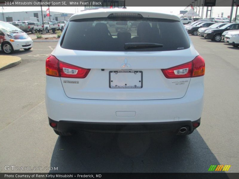 White Pearl / Black 2014 Mitsubishi Outlander Sport SE
