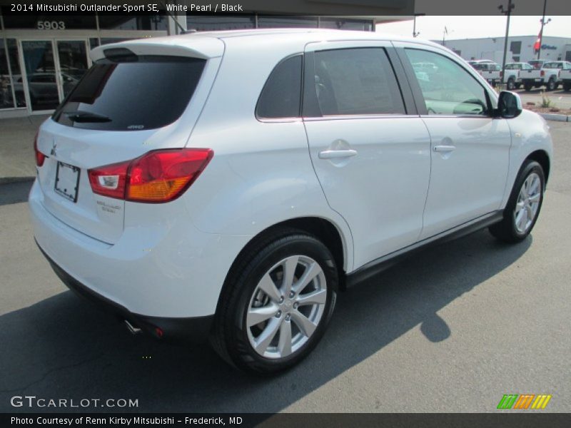 White Pearl / Black 2014 Mitsubishi Outlander Sport SE