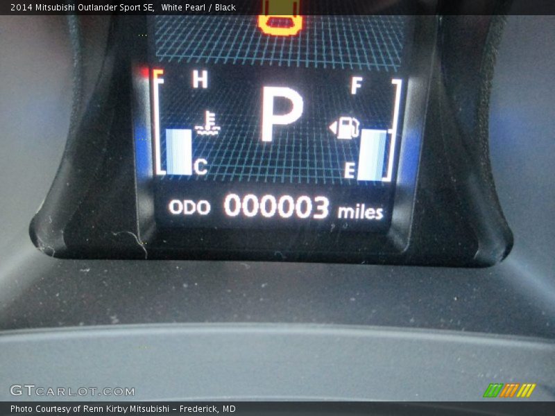 White Pearl / Black 2014 Mitsubishi Outlander Sport SE