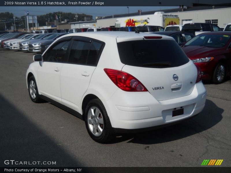 Fresh Powder / Beige 2009 Nissan Versa 1.8 S Hatchback
