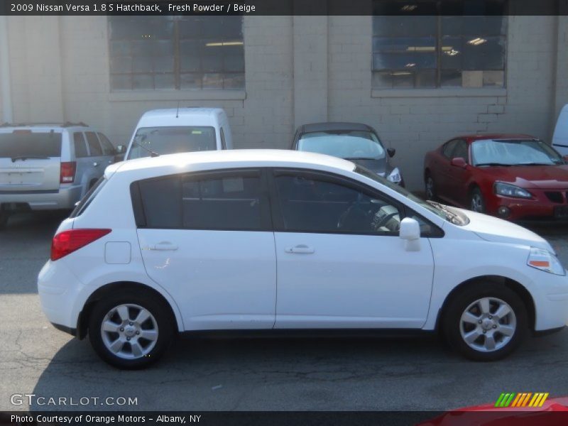 Fresh Powder / Beige 2009 Nissan Versa 1.8 S Hatchback