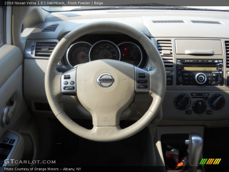 Fresh Powder / Beige 2009 Nissan Versa 1.8 S Hatchback
