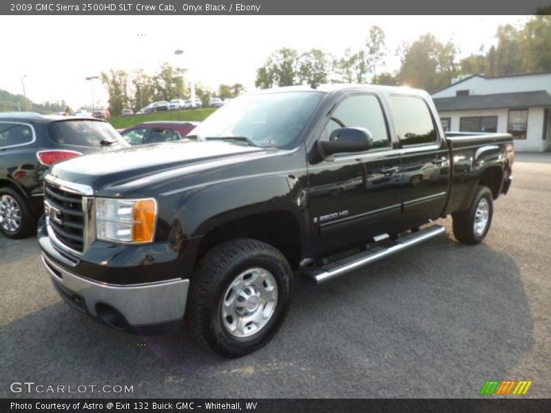 Front 3/4 View of 2009 Sierra 2500HD SLT Crew Cab