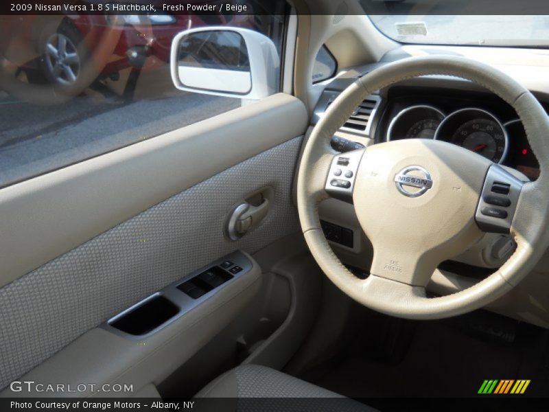 Fresh Powder / Beige 2009 Nissan Versa 1.8 S Hatchback
