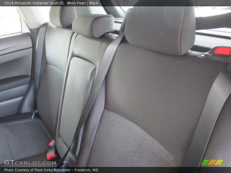 White Pearl / Black 2014 Mitsubishi Outlander Sport SE