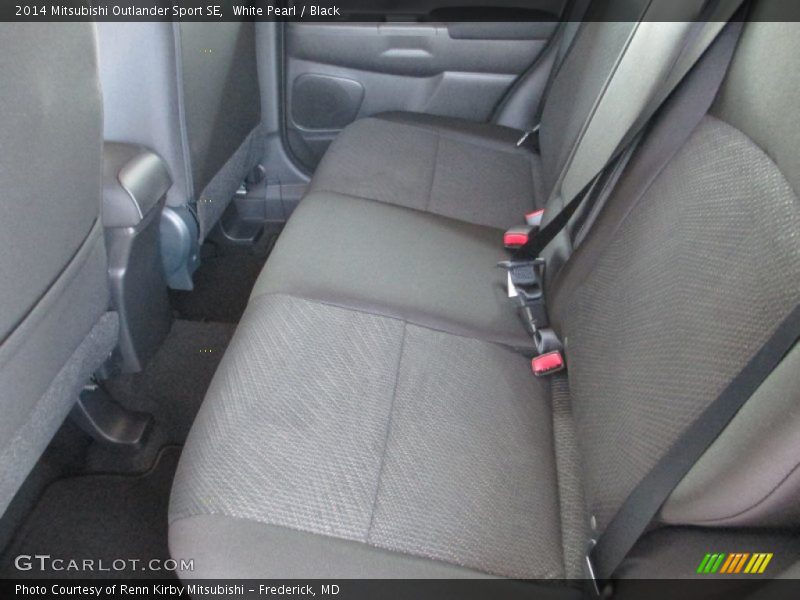 White Pearl / Black 2014 Mitsubishi Outlander Sport SE