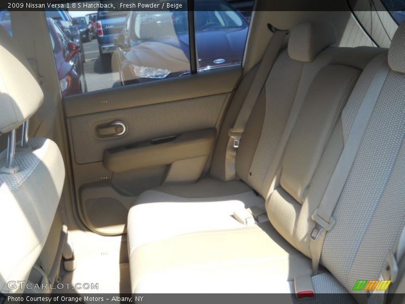 Fresh Powder / Beige 2009 Nissan Versa 1.8 S Hatchback