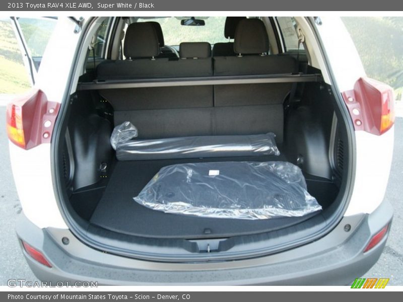 Super White / Black 2013 Toyota RAV4 XLE AWD