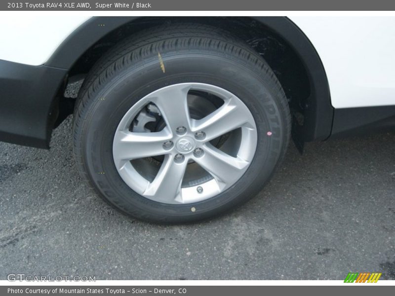 Super White / Black 2013 Toyota RAV4 XLE AWD