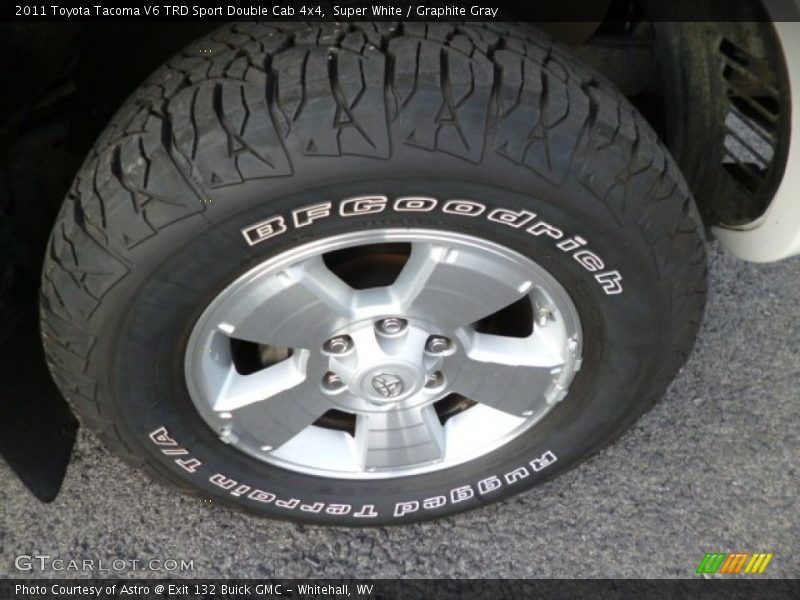 Super White / Graphite Gray 2011 Toyota Tacoma V6 TRD Sport Double Cab 4x4