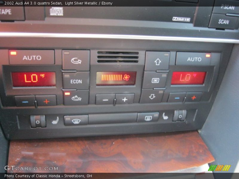 Controls of 2002 A4 3.0 quattro Sedan