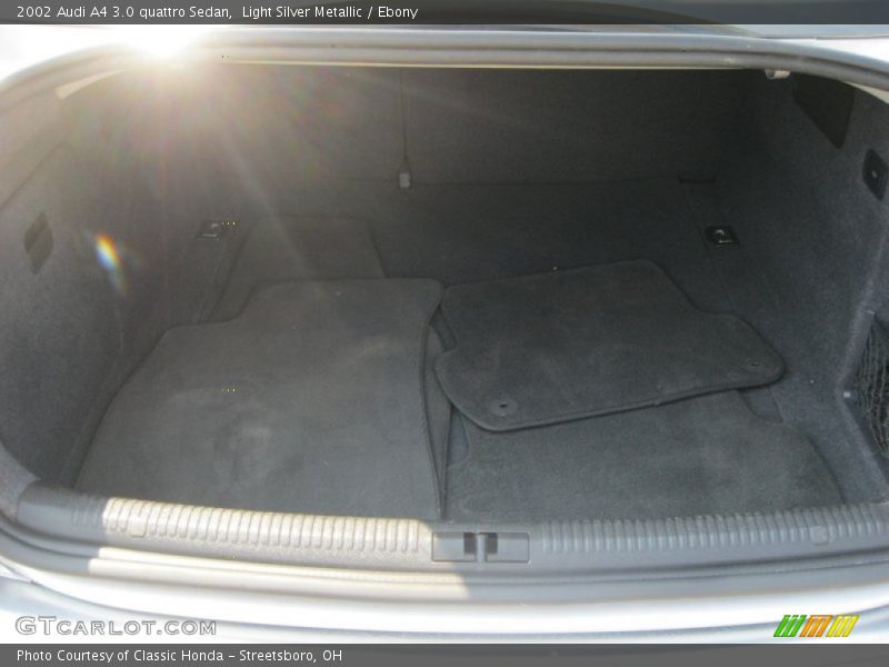  2002 A4 3.0 quattro Sedan Trunk