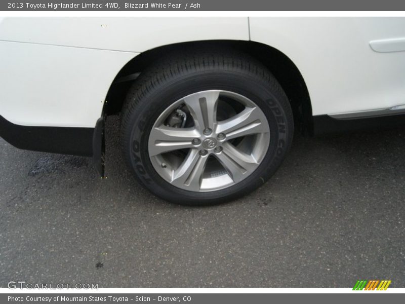 Blizzard White Pearl / Ash 2013 Toyota Highlander Limited 4WD