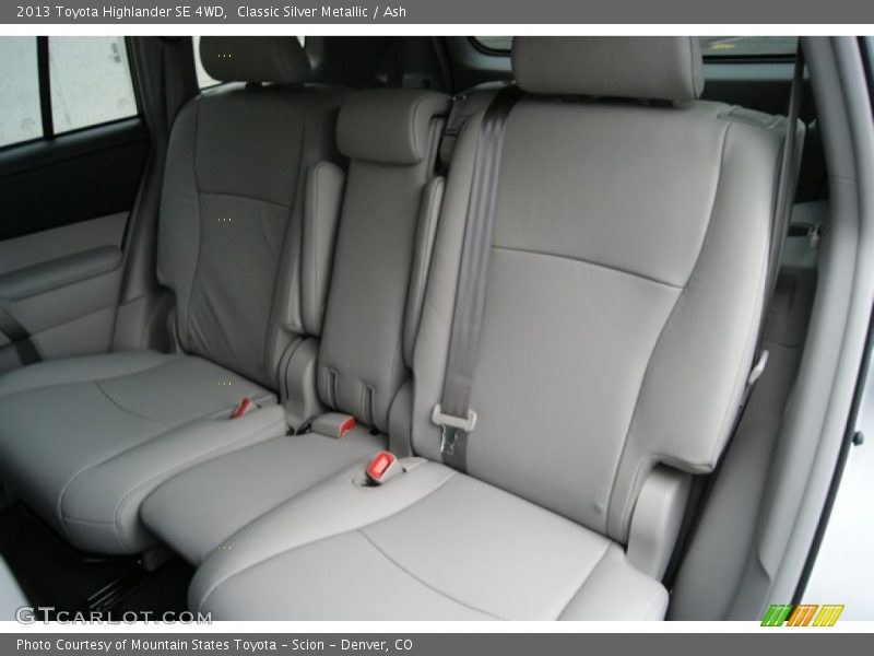 Classic Silver Metallic / Ash 2013 Toyota Highlander SE 4WD