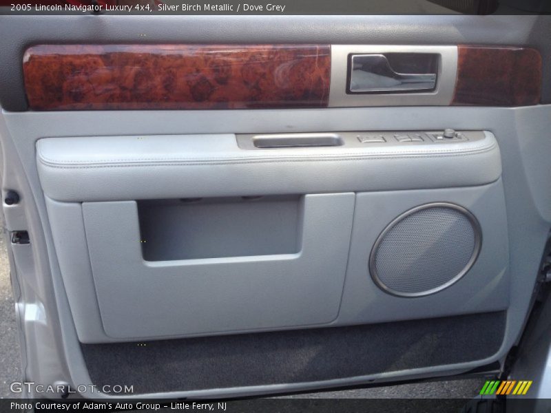 Silver Birch Metallic / Dove Grey 2005 Lincoln Navigator Luxury 4x4