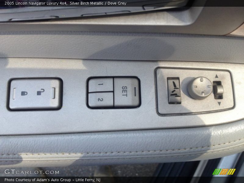 Silver Birch Metallic / Dove Grey 2005 Lincoln Navigator Luxury 4x4