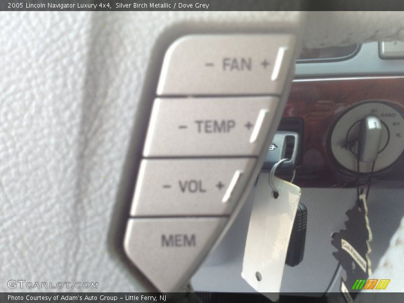 Silver Birch Metallic / Dove Grey 2005 Lincoln Navigator Luxury 4x4