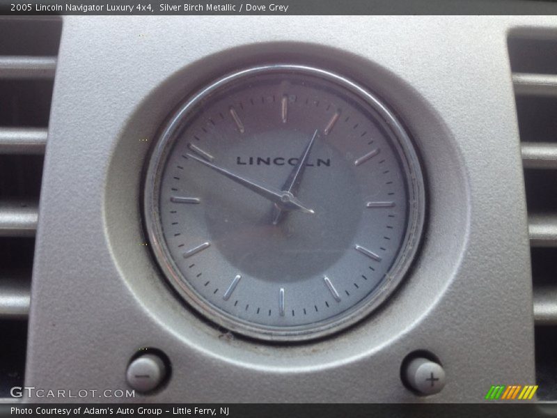 Silver Birch Metallic / Dove Grey 2005 Lincoln Navigator Luxury 4x4