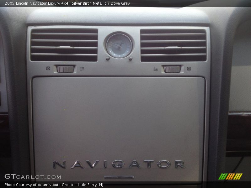 Silver Birch Metallic / Dove Grey 2005 Lincoln Navigator Luxury 4x4