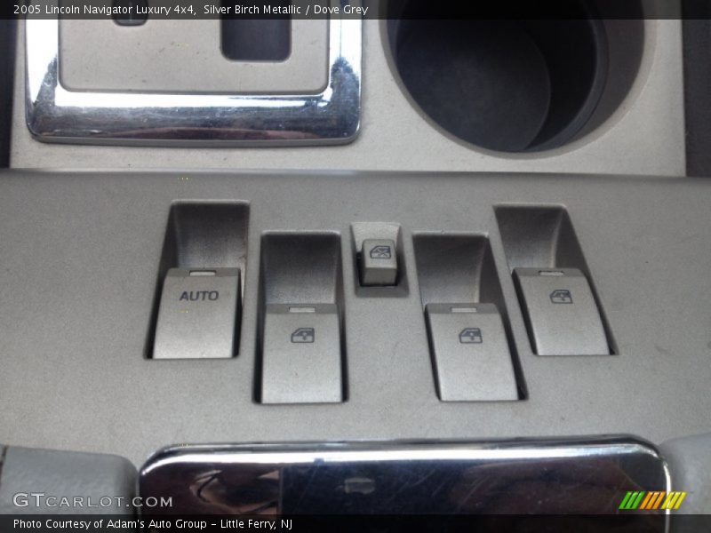 Silver Birch Metallic / Dove Grey 2005 Lincoln Navigator Luxury 4x4