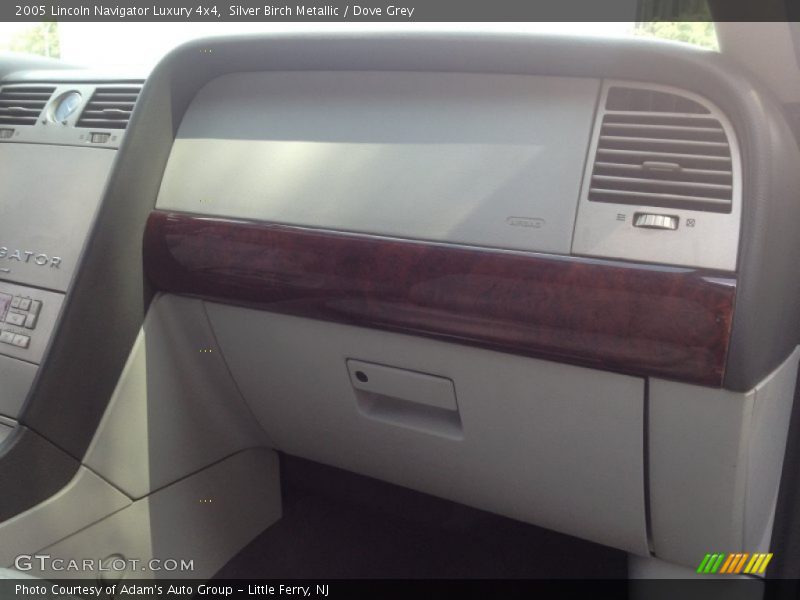 Silver Birch Metallic / Dove Grey 2005 Lincoln Navigator Luxury 4x4