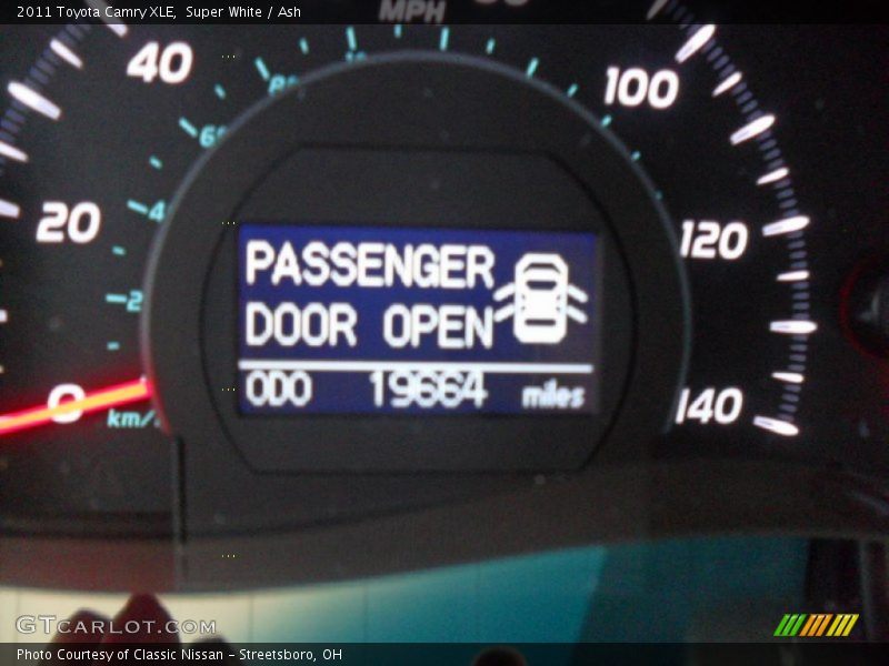 Super White / Ash 2011 Toyota Camry XLE