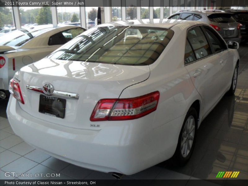 Super White / Ash 2011 Toyota Camry XLE