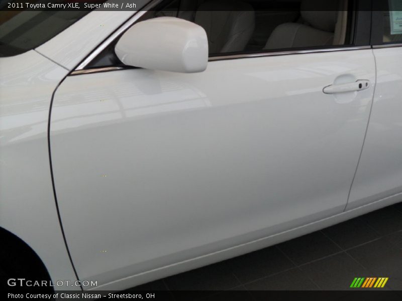 Super White / Ash 2011 Toyota Camry XLE