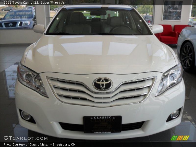 Super White / Ash 2011 Toyota Camry XLE