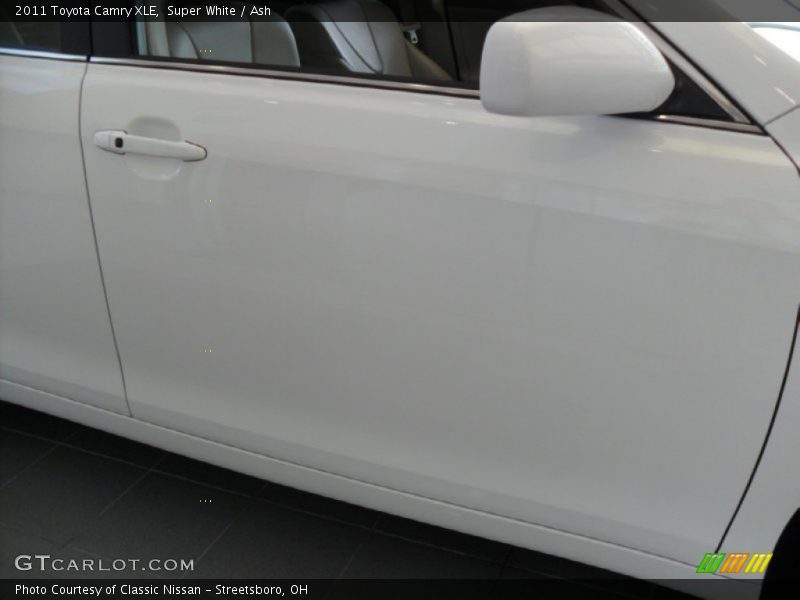 Super White / Ash 2011 Toyota Camry XLE