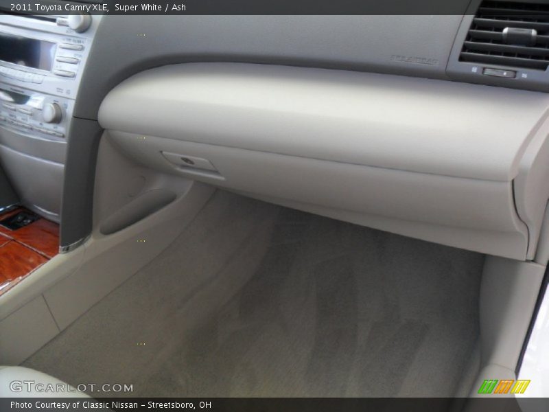 Super White / Ash 2011 Toyota Camry XLE
