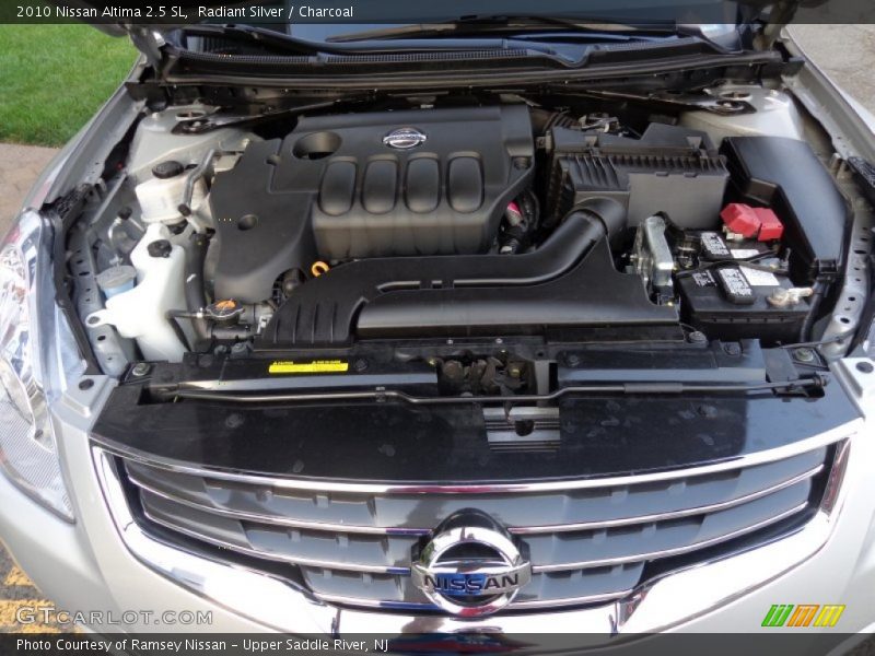 Radiant Silver / Charcoal 2010 Nissan Altima 2.5 SL