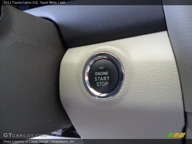 Super White / Ash 2011 Toyota Camry XLE
