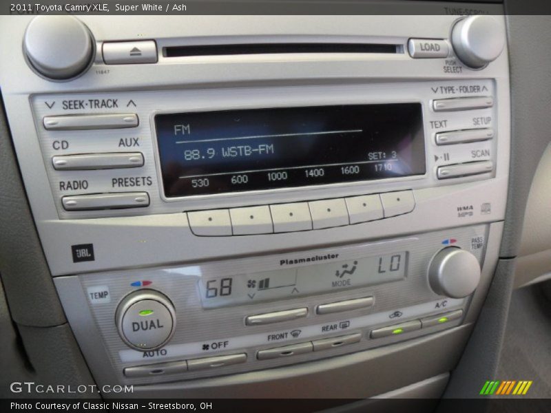 Super White / Ash 2011 Toyota Camry XLE